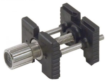 Mechanical tool for holding objects