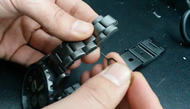 Watch movement with oil issues